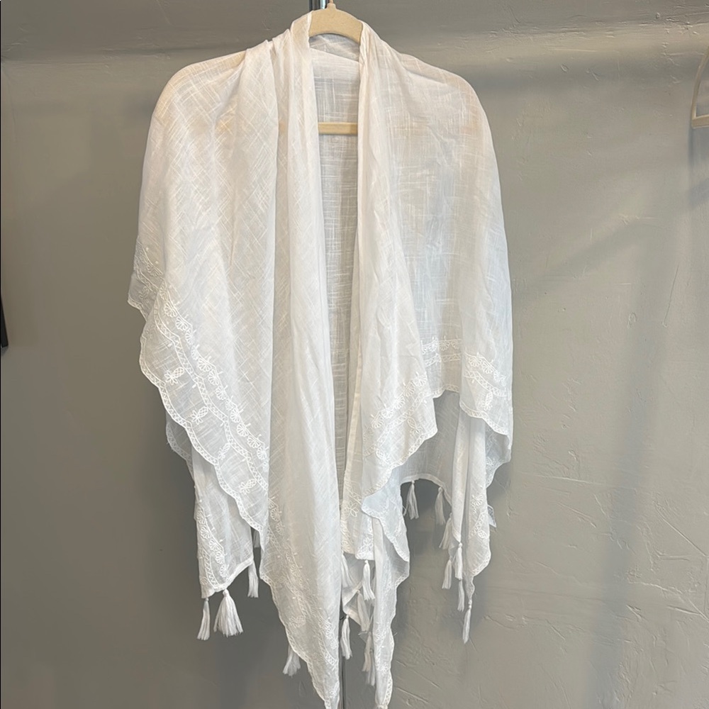 Elegant White Tassel Shawl